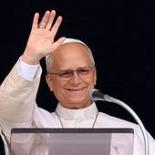 El papa León XIV durante el rezo del ángelus El papa León XIV durante el rezo del ángelus