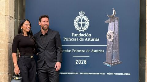 Leo Messi junto a su mujer en Oviedo