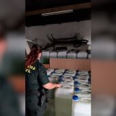 Detenido en Adra con cerca de 8.000 litros de gasolina para petaqueo en la cochera de su vivienda