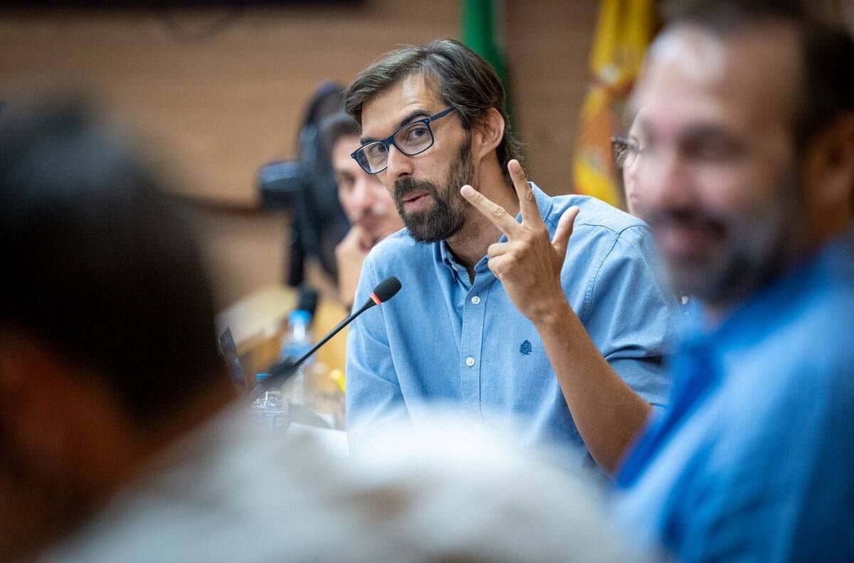 José Luis Bueno deja el Ayuntamiento de El Puerto tras ocho años: "Aquí se viene a servir y no a servirse" José Luis Bueno deja el Ayuntamiento de El Puerto tras ocho años: "Aquí se viene a servir y no a servirse"