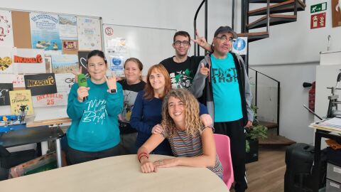 Los usuarios de ADDIF con Cova Arroyo tras el reportaje