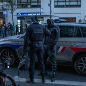 Imagen de archivo de dos agentes de policía en París Imagen de archivo de dos agentes de policía en París