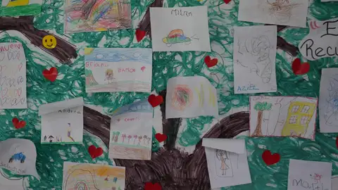 Dibujos de niños venezolanos que han vuelvo al cole tras los terremotos. Audio: Diana Rodríguez Pretel / Imagen: Unidos en la Misión / Manos Unidas Dibujos de niños venezolanos que han vuelvo al cole tras los terremotos. Audio: Diana Rodríguez Pretel / Imagen: Unidos en la Misión / Manos Unidas