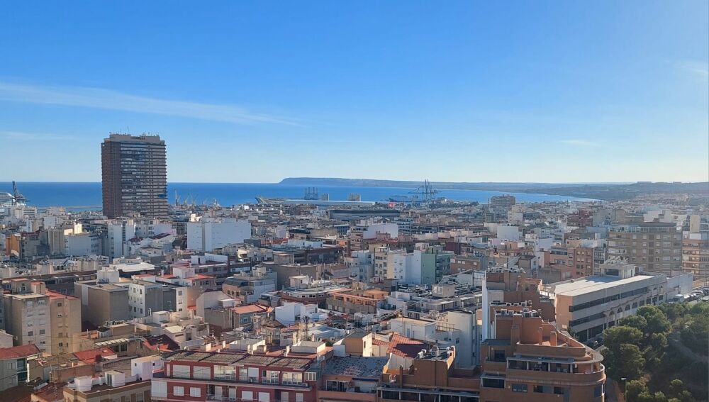 Vista del Puerto de Alicante desde el Castillo de Santa Bárbara 