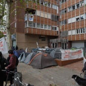 Acampados para frenar un desahucio en Vitoria