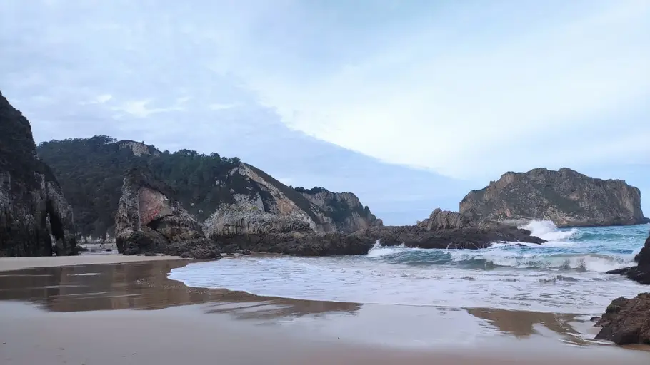 Playa de La Franca, en Ribadedeva Playa de La Franca, en Ribadedeva