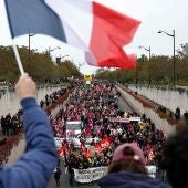 Segunda ola de protestas en Francia: más de 400.000 manifestantes y un centenar de detenidos
