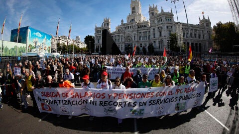 Miles de personas en la manifestación en Madrid por unas pensiones dignas