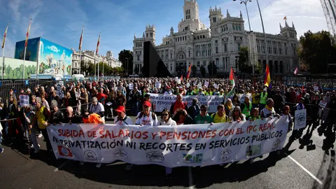 Miles de personas en la manifestación en Madrid por unas pensiones dignas