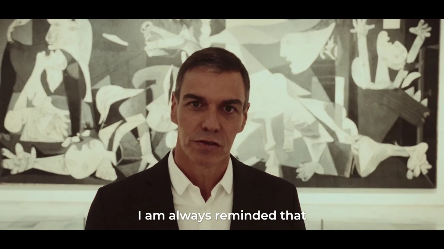 Pedro Sánchez defiende el 'no a la guerra' en un vídeo junto al Guernica y el PP le acusa de "guerracivilista" Pedro Sánchez defiende el 'no a la guerra' en un vídeo junto al Guernica y el PP le acusa de "guerracivilista"