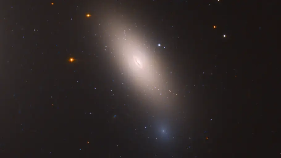 Galaxia sin materia oscura NGC 1277, situada cerca del centro del cúmulo de Perseo, a 240 millones de años luz de la Tierra Galaxia sin materia oscura NGC 1277, situada cerca del centro del cúmulo de Perseo, a 240 millones de años luz de la Tierra