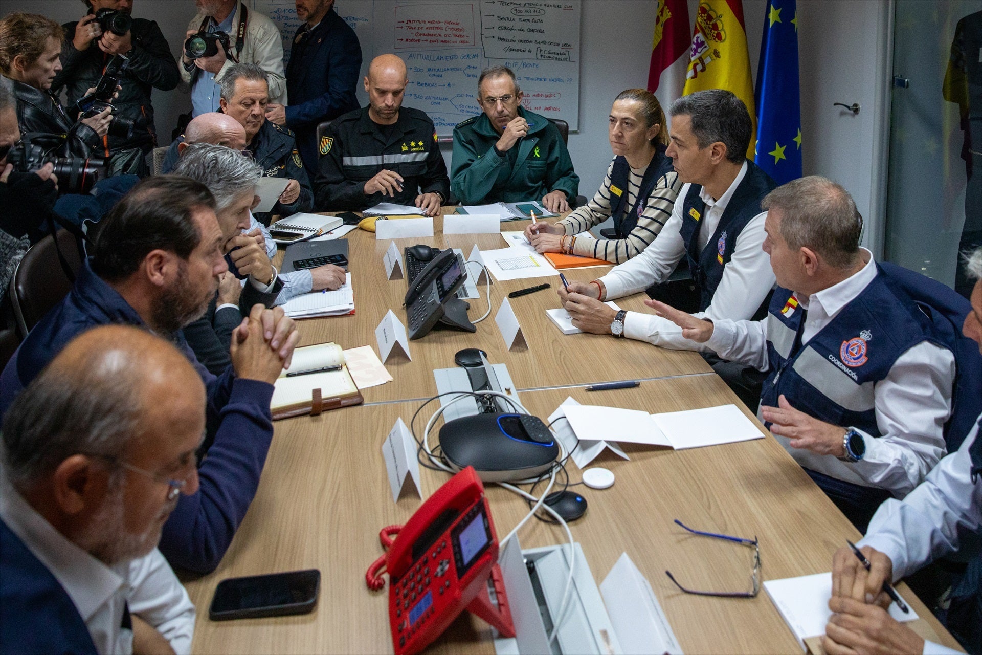 La reunión del Centro de Coordinación Operativa Integrado (CECOPI), en el Centro 112 de Toledo La reunión del Centro de Coordinación Operativa Integrado (CECOPI), en el Centro 112 de Toledo