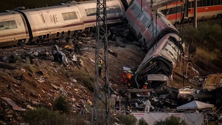 Efectivos de la UME trabajan en los vagones descarrilados en la zona del accidente ferroviario en Urda, a 29 de octubre de 2026, en Urda, Toledo, Castilla-La Mancha (España). Efectivos de la UME trabajan en los vagones descarrilados en la zona del accidente ferroviario en Urda, a 29 de octubre de 2026, en Urda, Toledo, Castilla-La Mancha (España).