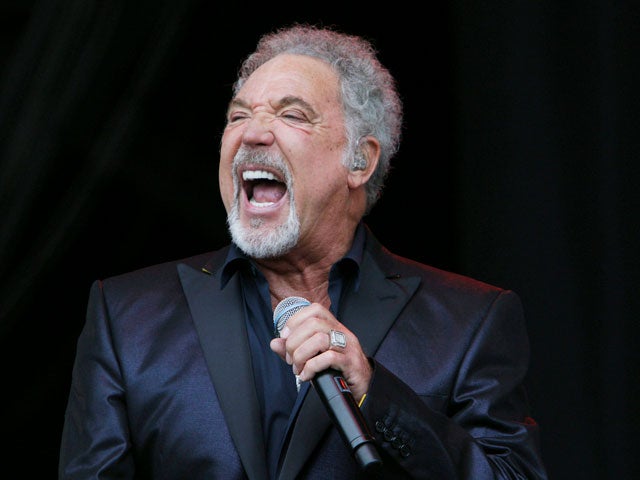 Boris: "El cantante Tom Jones rehace su vida junto a la ex de Elvis, Priscilla Presley" Boris: "El cantante Tom Jones rehace su vida junto a la ex de Elvis, Priscilla Presley"