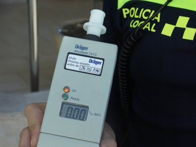 Investigado un conductor de Becerreá (Lugo) que sextuplicó la tasa máxima de alcoholemia tras aparcar en una curva Investigado un conductor de Becerreá (Lugo) que sextuplicó la tasa máxima de alcoholemia tras aparcar en una curva
