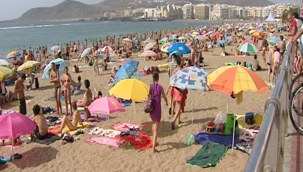 La calima hace insoportable el calor en Canarias