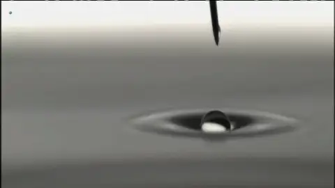 Una cámara superlenta explica como se comporta una gota de agua al caer Una cámara superlenta explica como se comporta una gota de agua al caer