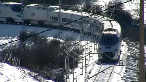 El tren detenido por la nieve El tren detenido por la nieve