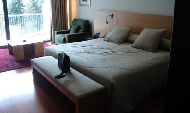 Las pernoctaciones en hoteles de Cataluña caen un 2,7 % en octubre Las pernoctaciones en hoteles de Cataluña caen un 2,7 % en octubre