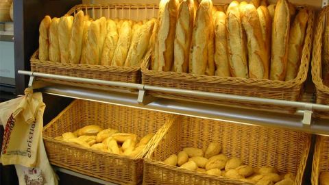 Barras del pan en una panader&iacute;a