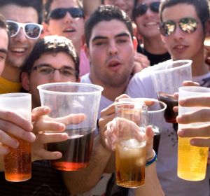 Jóvenes de botellón Jóvenes de botellón