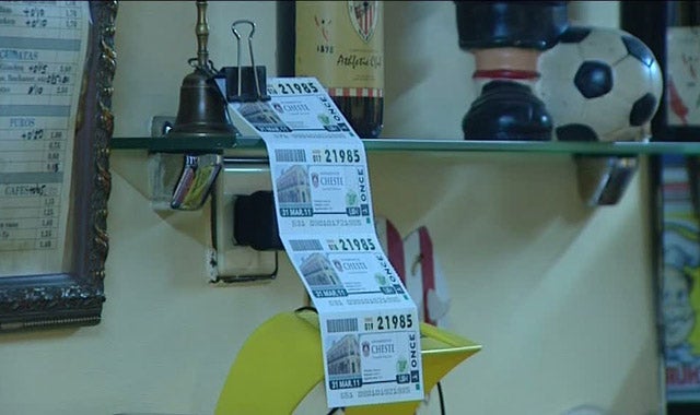 El cupón de la ONCE deja en Santa Pola 200.000 euros con ocho boletos premiados en el sorteo del viernes El cupón de la ONCE deja en Santa Pola 200.000 euros con ocho boletos premiados en el sorteo del viernes