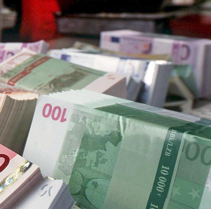 Mesa de redacción: Una familia busca recuperar el dinero "regalado" por su hijo en el colegio Mesa de redacción: Una familia busca recuperar el dinero "regalado" por su hijo en el colegio