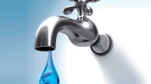 Grifo abierto y ahorro de agua