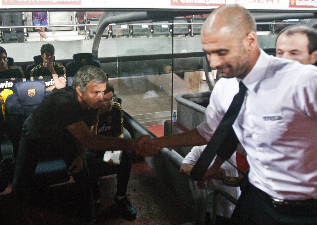 Los aficionados podrán apostar si Guardiola y Mourinho se dan la mano en el derbi de Manchester Los aficionados podrán apostar si Guardiola y Mourinho se dan la mano en el derbi de Manchester