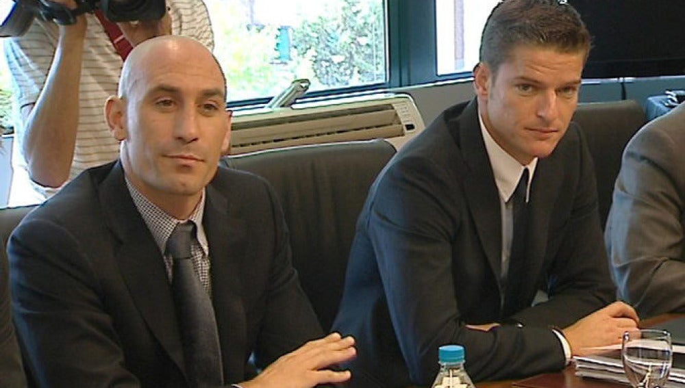  Luis Rubiales, presidente de la Asociación de Futbolistas Españoles (AFE) y Luis Gil, gerente de la AFE