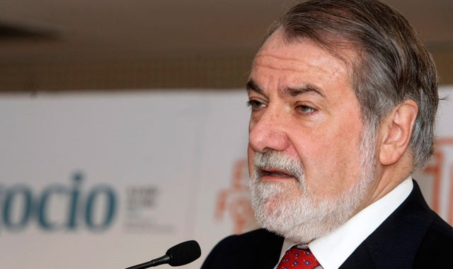 Jaime Mayor Oreja: " Este anuncio de ETA no es más que una puesta en escena del proceso que arrancó con la negociación de Zapatero" Jaime Mayor Oreja: " Este anuncio de ETA no es más que una puesta en escena del proceso que arrancó con la negociación de Zapatero"