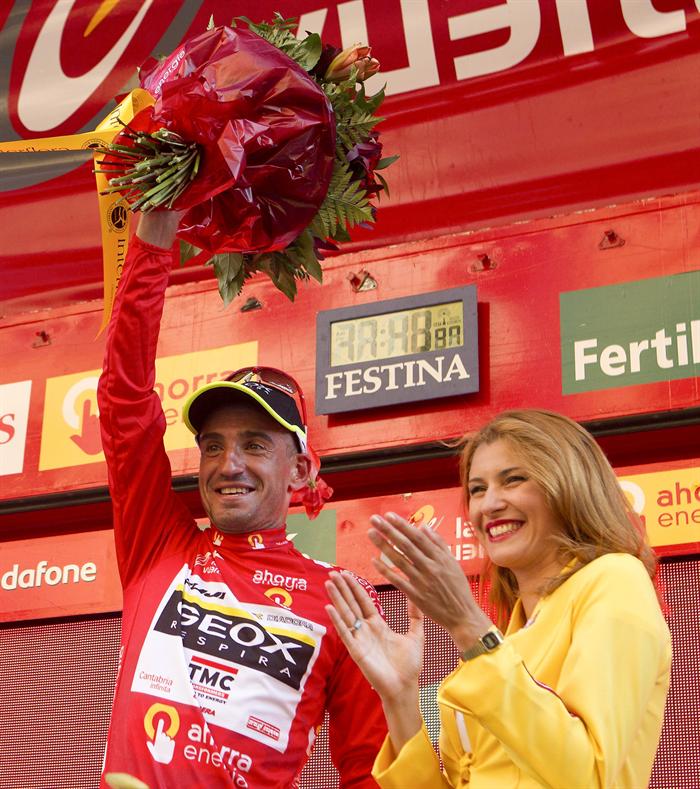 Juanjo Cobo es descalificado por la UCI como ganador de la Vuelta 2011 y Froome es el nuevo vencedor Juanjo Cobo es descalificado por la UCI como ganador de la Vuelta 2011 y Froome es el nuevo vencedor