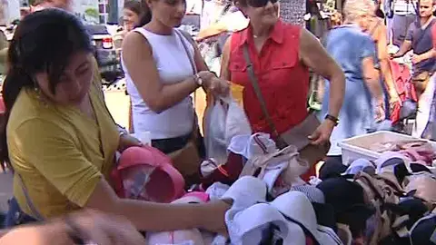 Absuelto un vendedor ambulante que vendía ropa falsificada Absuelto un vendedor ambulante que vendía ropa falsificada