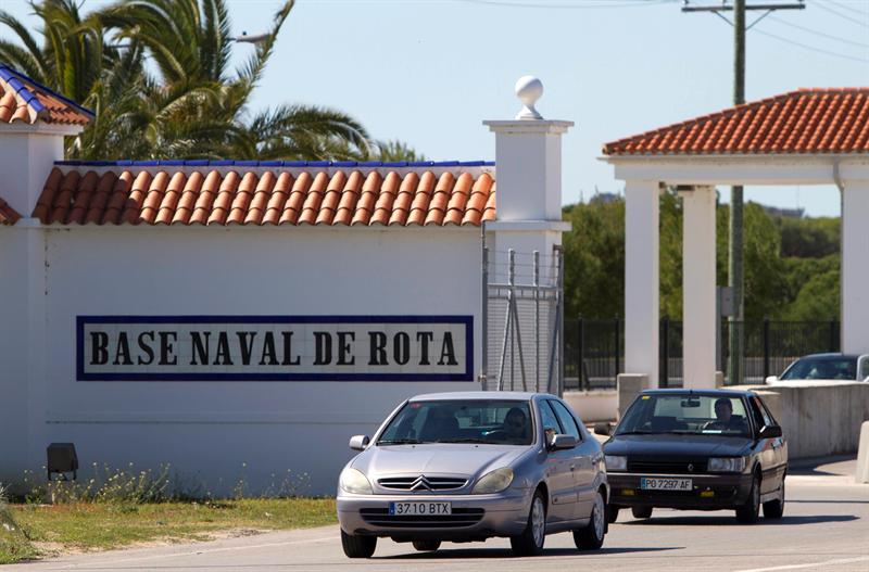 La Base Naval de Rota prohibe al personal militar el consumo en bares y restaurantes fuera del recinto La Base Naval de Rota prohibe al personal militar el consumo en bares y restaurantes fuera del recinto