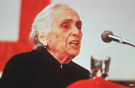 Lola Ruiz Ibarruri: "La muerte de sus hijos hizo a mi abuela rebelde" Lola Ruiz Ibarruri: "La muerte de sus hijos hizo a mi abuela rebelde"