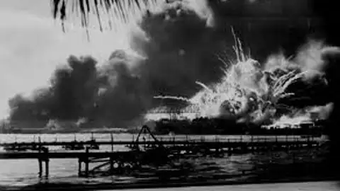 Los japoneses atacan la base norteamericana de Pearl Harbor Los japoneses atacan la base norteamericana de Pearl Harbor