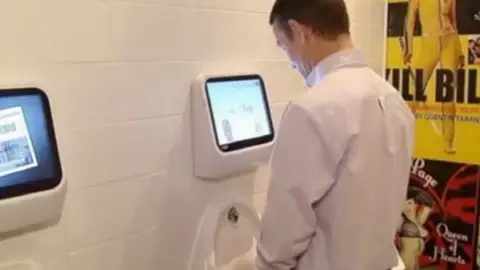 Urinarios con videojuegos en Londres Urinarios con videojuegos en Londres