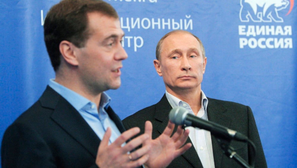 Dmitry Medvedev junto a Vladimir Putin