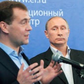 Dmitry Medvedev junto a Vladimir Putin