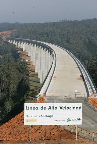 Novas adxudicacións para o AVE a Galicia por 66,1 millons de euros Novas adxudicacións para o AVE a Galicia por 66,1 millons de euros