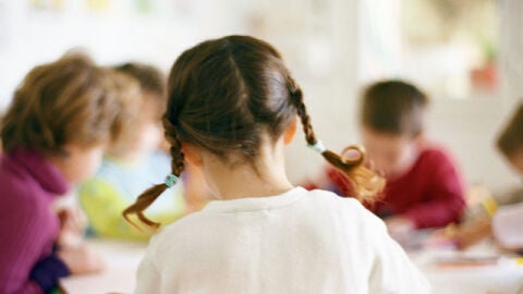Ni&ntilde;os en un colegio
