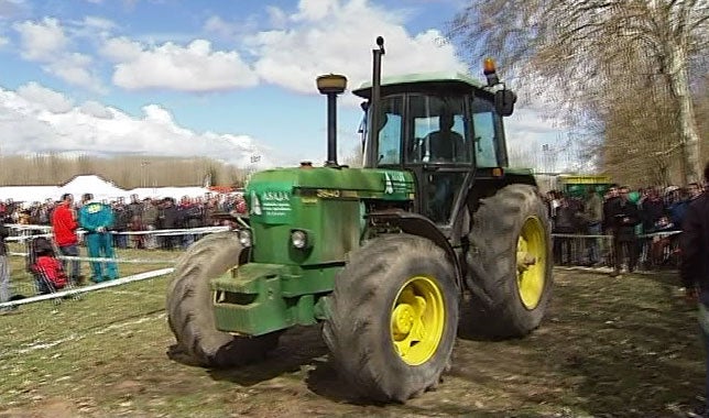Un hombre de 76 años fallece aplastado por su tractor en Benimarfull Un hombre de 76 años fallece aplastado por su tractor en Benimarfull