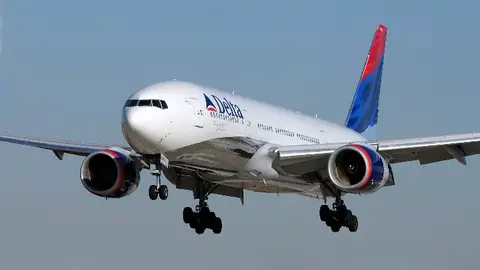 Fuertes turbulencias obligan a un aterrizaje de emergencia en Delta Airlines Fuertes turbulencias obligan a un aterrizaje de emergencia en Delta Airlines