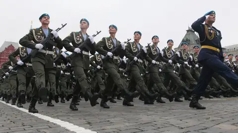 Soldados rusos en el desfile Soldados rusos en el desfile