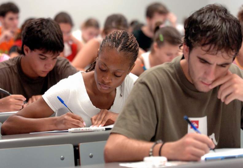 Los estudiantes rechazan el sistema de becas actual y piden su modificación Los estudiantes rechazan el sistema de becas actual y piden su modificación