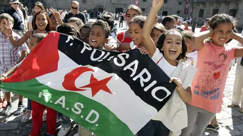 El primer grupo de niños saharauis ya en España El primer grupo de niños saharauis ya en España