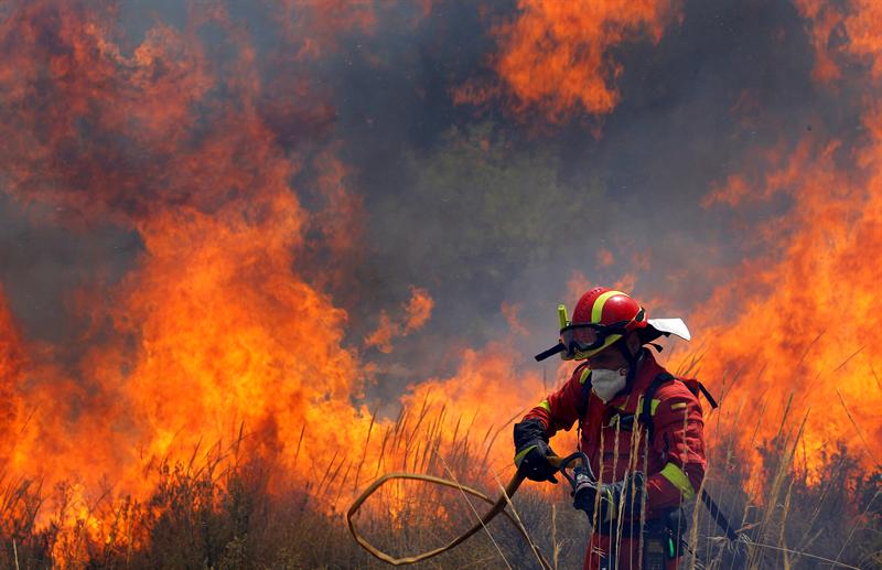 23 Medios y 86 personas trabajan en extinguir un incendio en Cañamares (Cuenca) 23 Medios y 86 personas trabajan en extinguir un incendio en Cañamares (Cuenca)