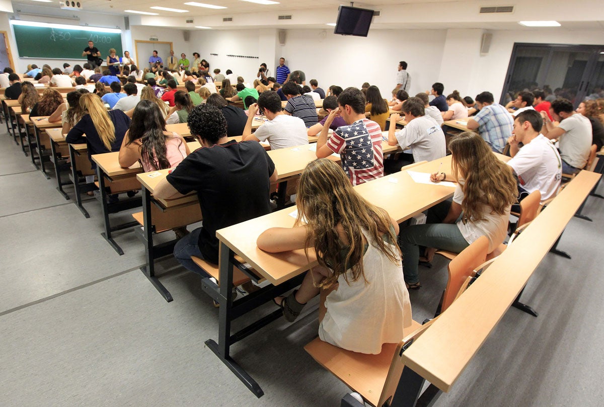 Cuatro jóvenes drogan y violan a una compañera de clase de 14 años en Argentina Cuatro jóvenes drogan y violan a una compañera de clase de 14 años en Argentina