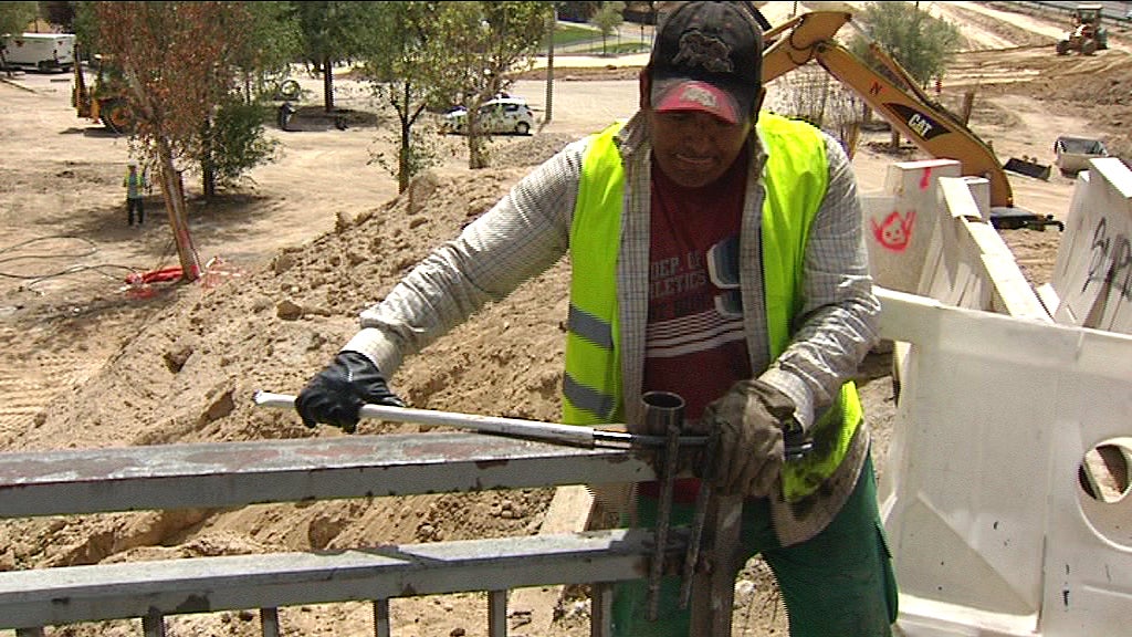 El coste laboral de las empresas agudiza su caída al 0,5 % en el tercer trimestre El coste laboral de las empresas agudiza su caída al 0,5 % en el tercer trimestre