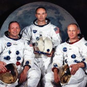De izquierda a derecha, los astronautas estadounidenses Neil A. Armstrong, Michael Collins y Edwin E. Aldrin Jr